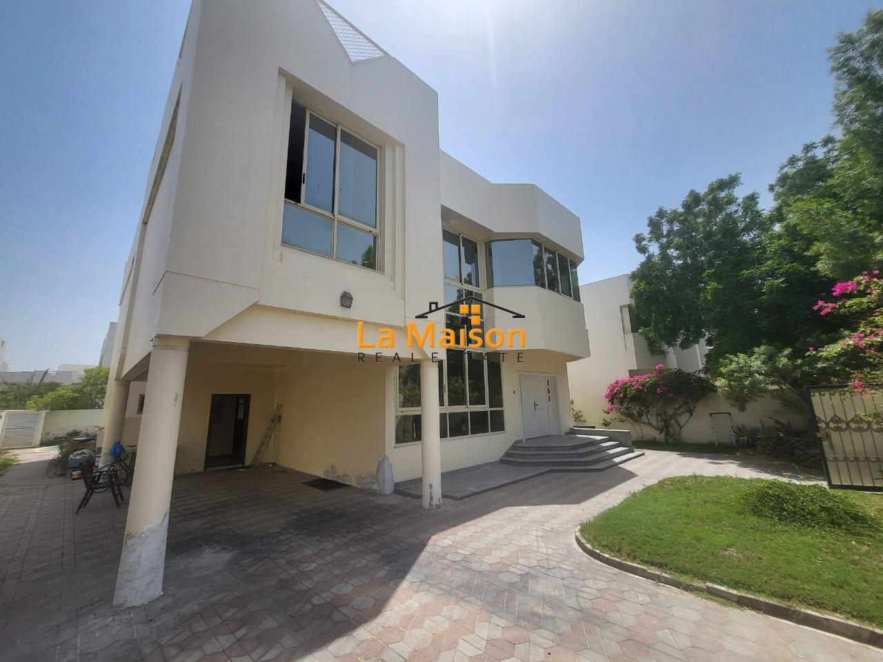 UMM SEQUIEM – 1 , 4BKH VILLA – AED 350K