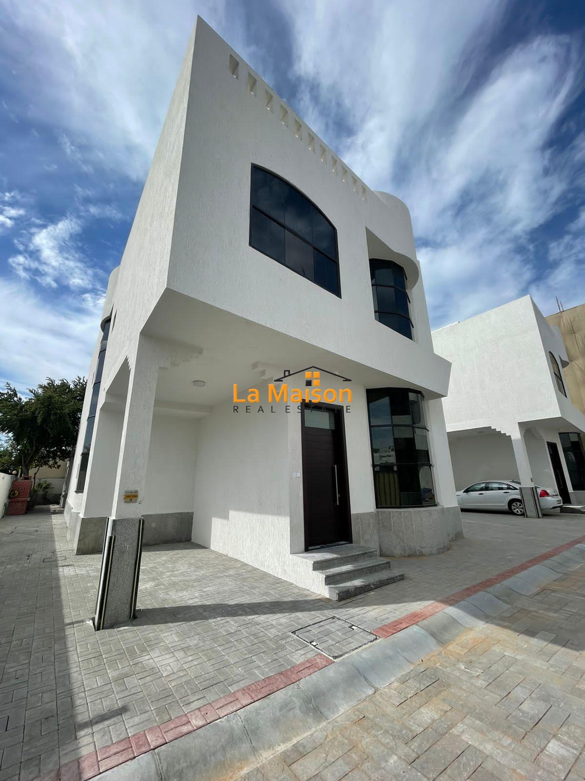 Modenr 5bedroom villa in jumeirah 1 rent is 450k
