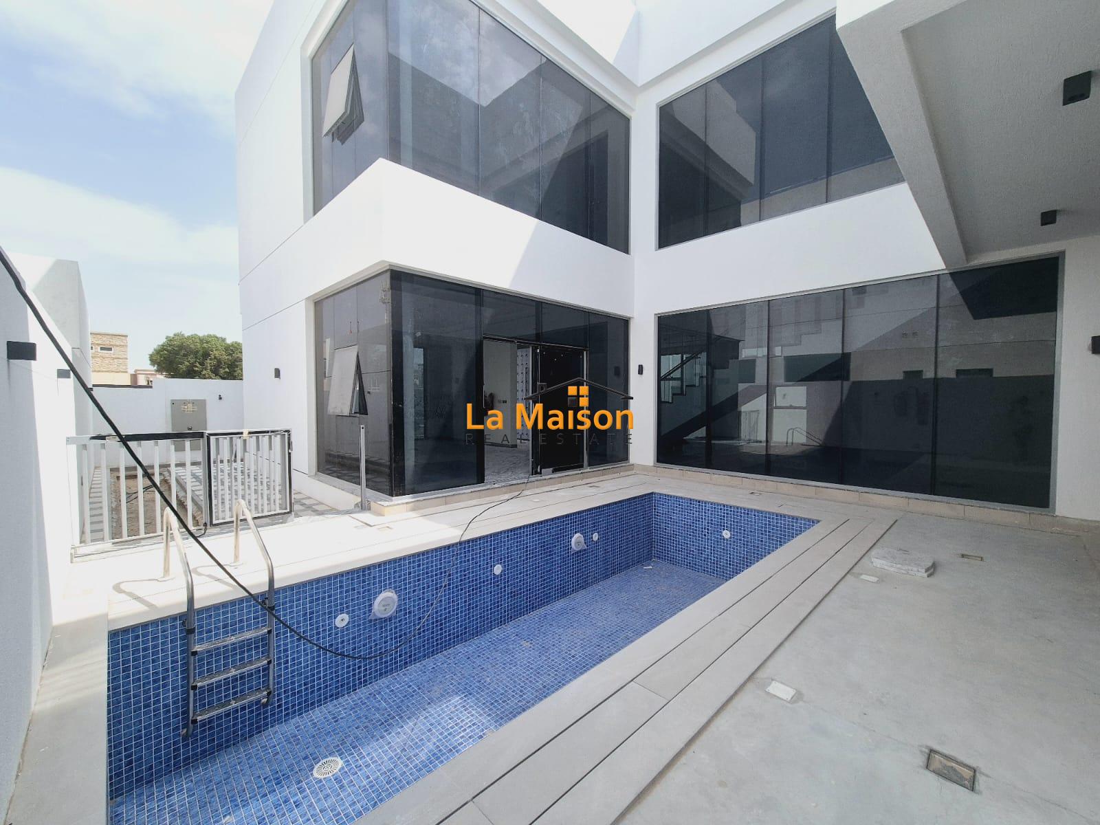 semi compound 5bedroom villa in manara rent is 700k