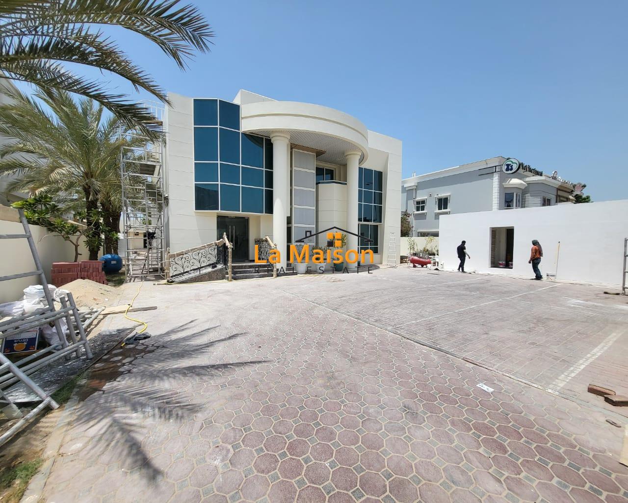 commercial villa in umm Suqeim First rent is 2m