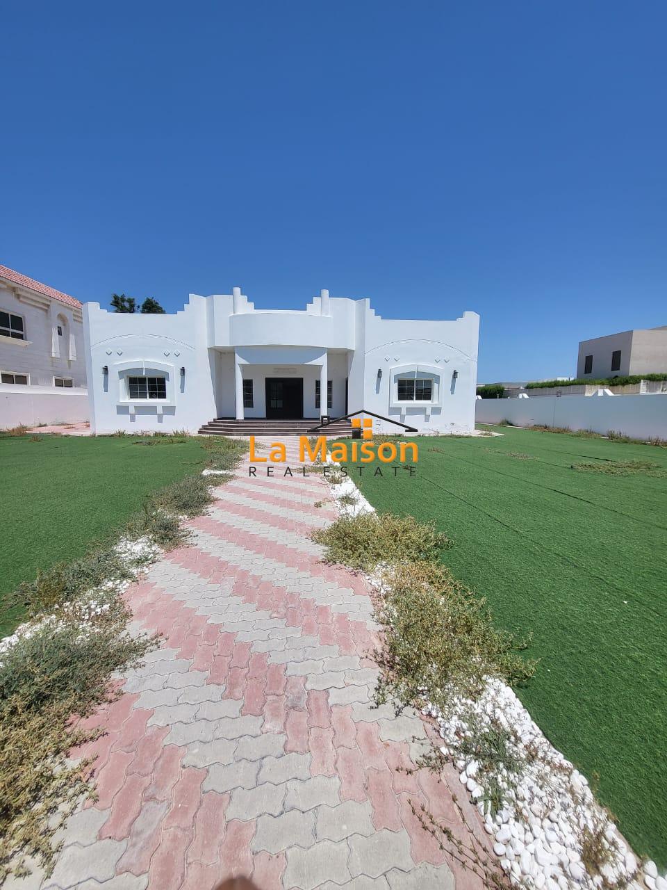 single storey 3bedroom villa in umm al sheif  with private garden rent 350k