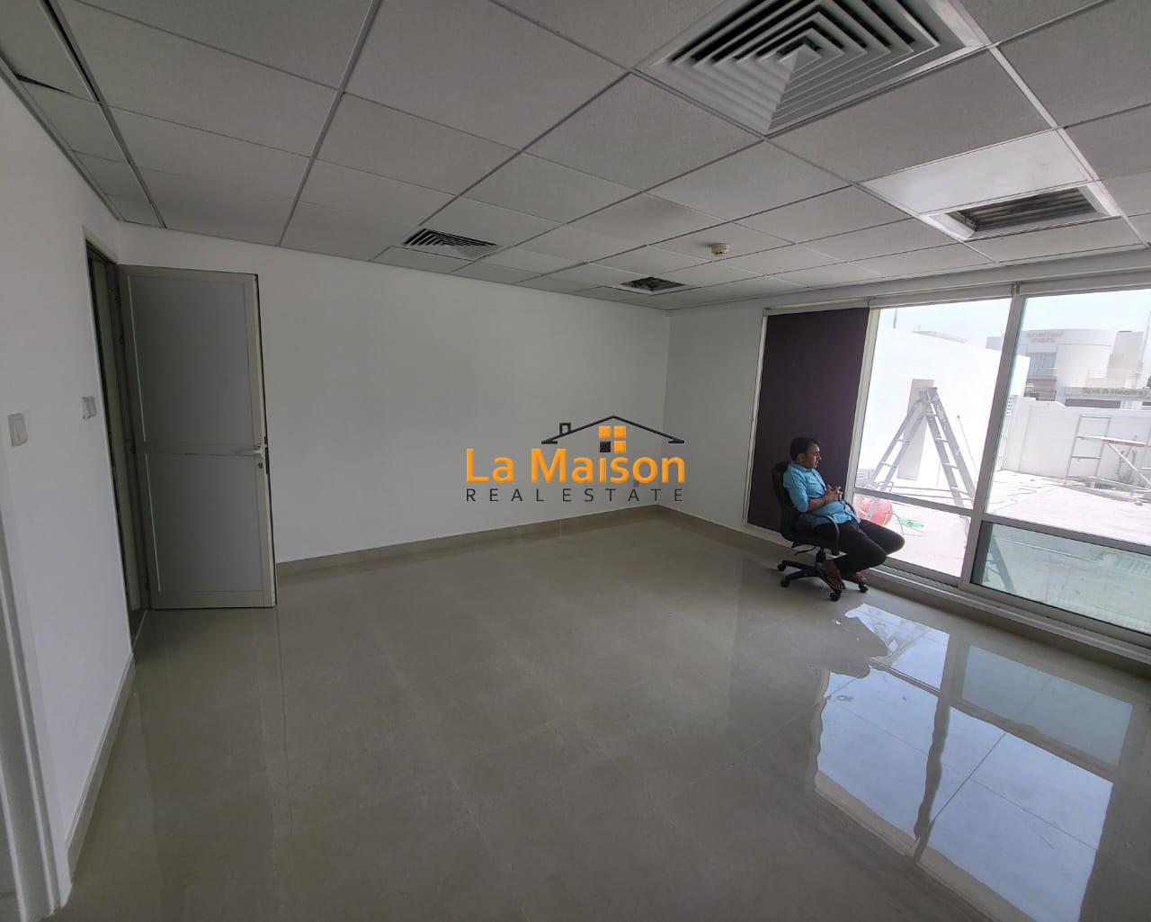 commercial villa in umm Suqeim First rent is 2m commercial villa in umm Suqeim First rent is 2m