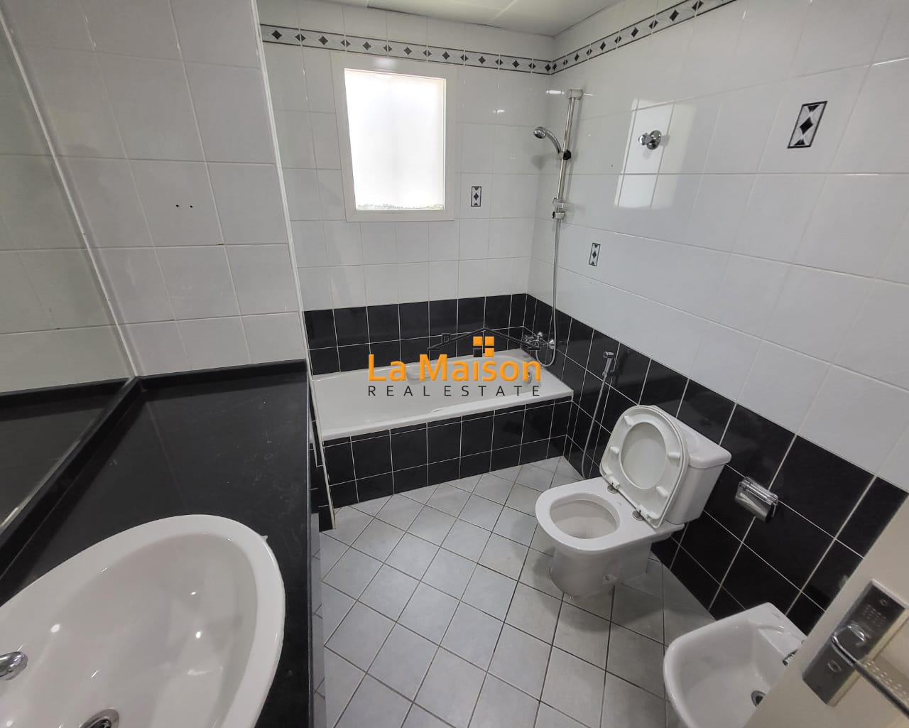 commercial villa in umm Suqeim First rent is 2m commercial villa in umm Suqeim First rent is 2m